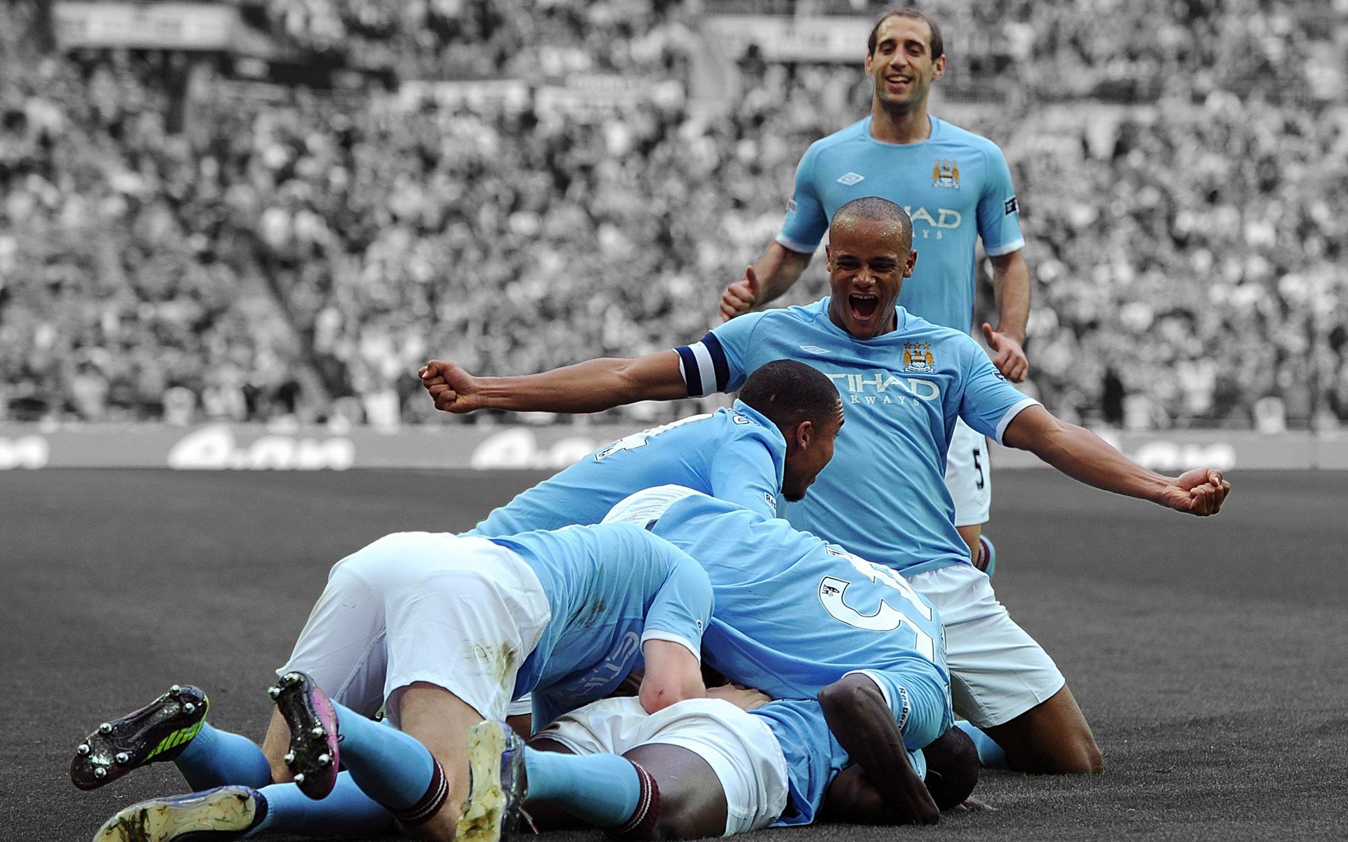 kaiyun-战术奏效！武磊双翼齐飞，将莫德里奇钉死在草皮上！武磊战术压制莫德里奇，双翼齐飞成就经典